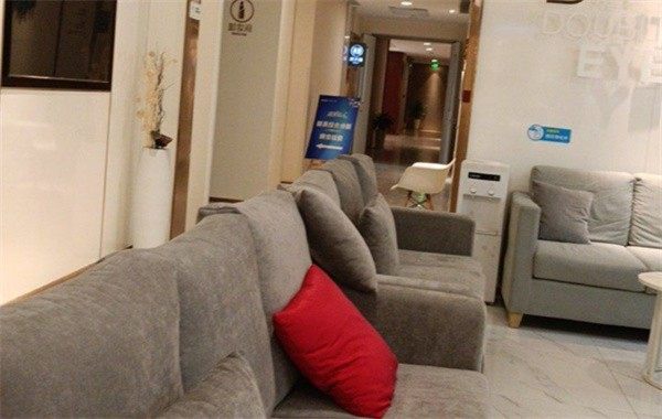 西安爱尔眼科医院曹丽娜属于什么级别？主治医师资质及医院等级揭秘