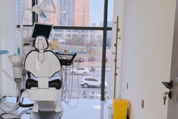 成都奥展口腔门诊部（东立国内外分院）收费价格表/收费标准