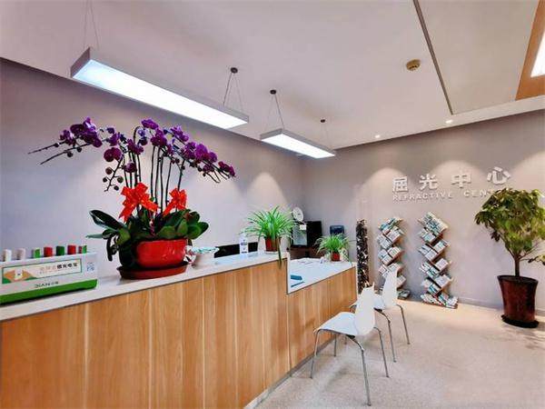 成人医学配镜（派丽蒙眼镜镜架）实体店配镜指南