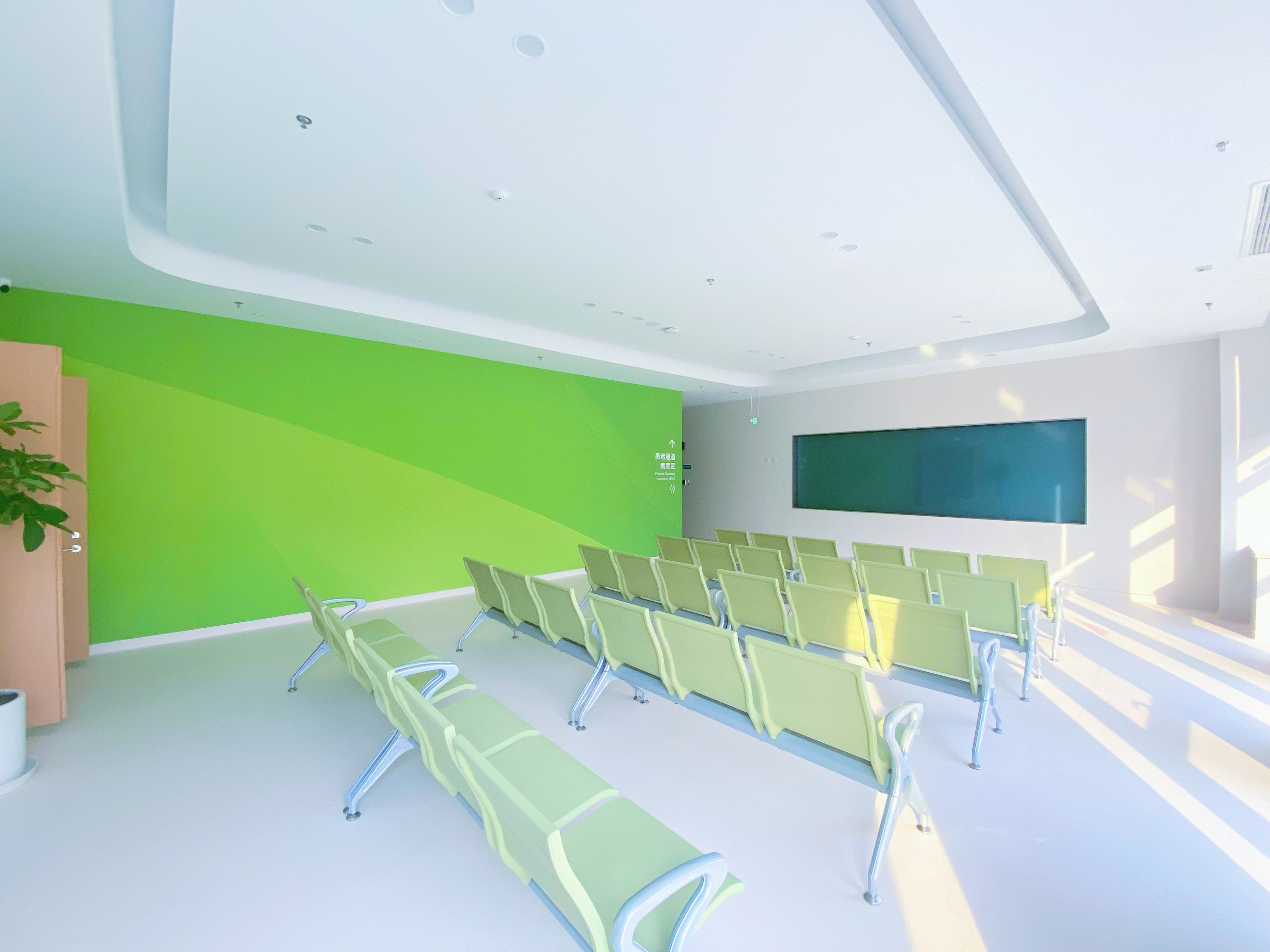 哈尔滨市沃娜医生晶体植入手术的收费情况