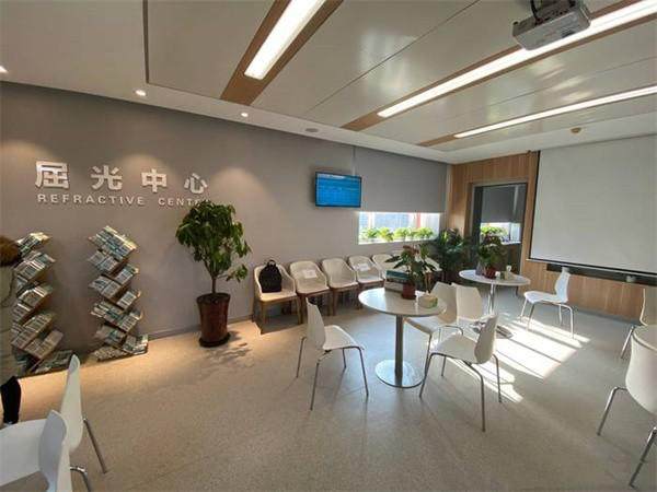 北京华德眼科医院张小建医生资质介绍