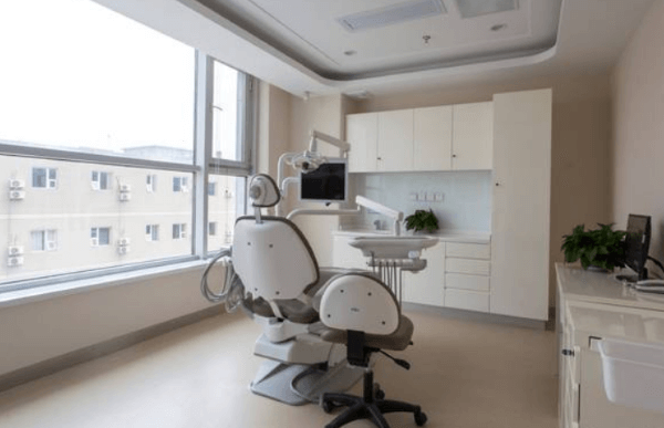 大连泰康拜博口腔(高新门诊部)医生团队实力强大及骨干医生简介